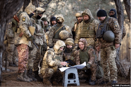 Солдаты 53 ОМБр воспроизводят сюжет Репина