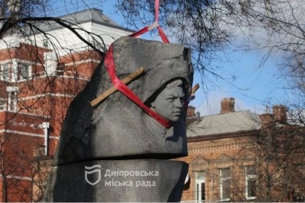 Демонтаж пам’ятника Матросову у Дніпрі