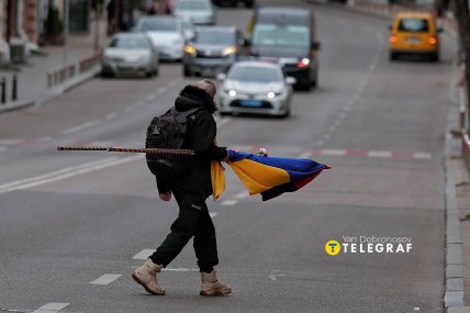 Рух в центрі міста зупинився на знак поваги до Вікторії