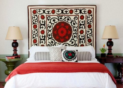 Сучасний килим на стіні