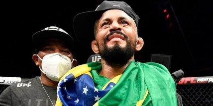 Фигейреду заставил сдаться Бенавидеса в чемпионском бою UFC