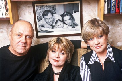 Меньшов дружина Віра Алентова дочка Юлія Меньшова