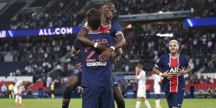 состоялся матч перенесенного первого тура чемпионата Франции по футболу ПСЖ - Мец