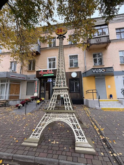 Ейфелева вежа у Полтаві