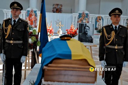 Останки Евгения Коновальца доставили в собор УГКЦ в Киеве. Фото: Ян Доброносов "Телеграф"