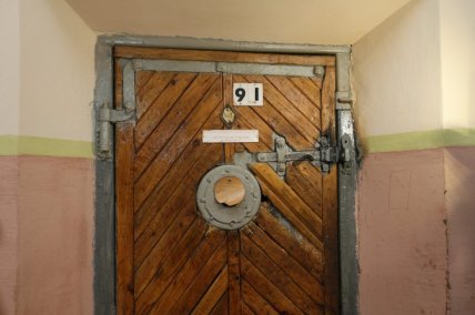 Двері в Львівському СІЗО