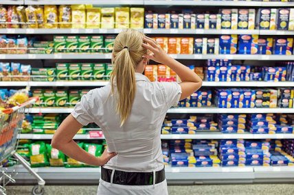 Жінка у супермаркеті