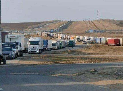 Черги на кордоні Росії та Казахстану