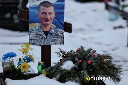 Могилы защитников на прифронтовом кладбище