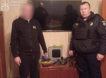 Затримання чоловіка, що стріляв з вікна по підлітках у Сумах