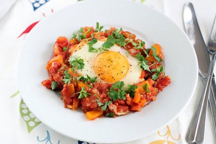 Яичница с летними овощами