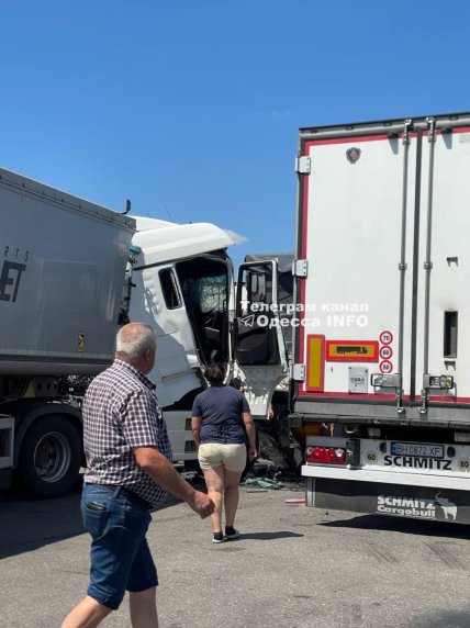 Аварія з вантажівкою в Одеській області