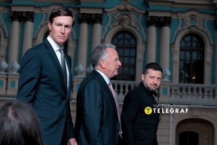Джаред Кушнер, Стів Віткофф та Володимир Зеленський на тлі Маріїнського палацу