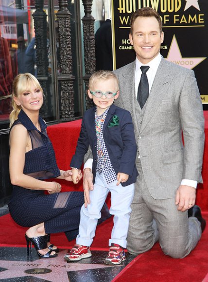 Анна Фэрис и Крис Прэтт с сыном Джеком