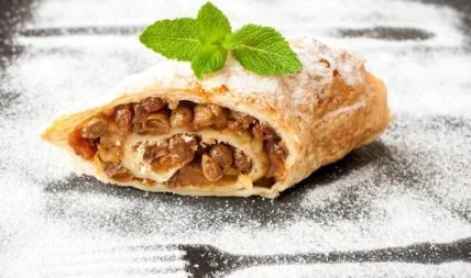 Десерт дня: штрудель с яблоками в мультиварке