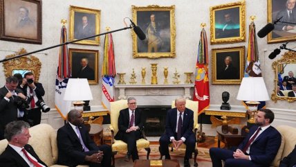 Золоті елементи в Овальному кабінеті за правління Трампа