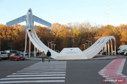 Пам'ятник льотчикам у Вінниці