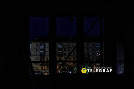 Поврежденный во время обстрелов РФ 10 октября дом в Киеве