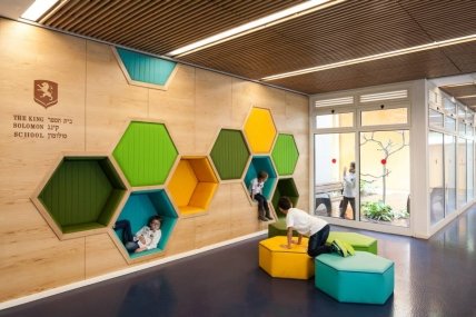 школа The King Solomon School зона отдыха