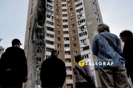 Пошкоджена багатоповерхівка після ранкової атаки Росії на Київ 9 вересня