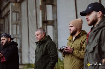 Фото військовослужбовці проходять курс з експлуатації наземних дронів