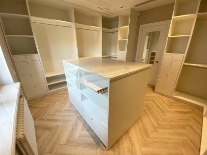 Квартира на Грушевського 9А за 15 тисяч доларів на місяць