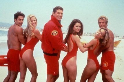 Купальники с высоким вырезом