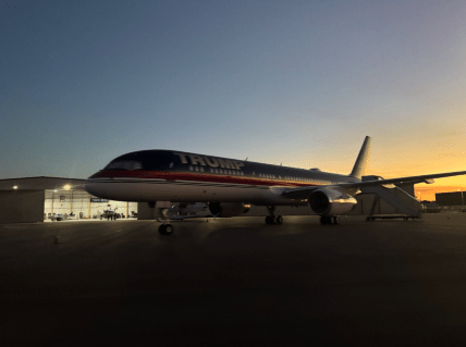 Самолет Трампа, на котором Зеленский прибыл во Флориду