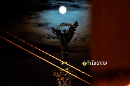 київ місяць