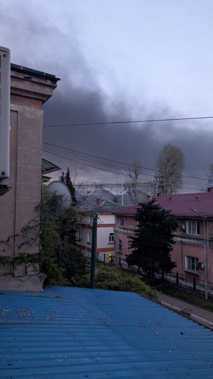 Дым в Туапсе после атаки дронов 28.04.2026