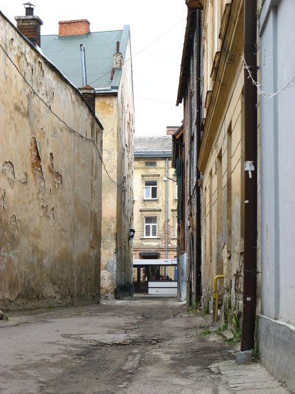 Вулиця Вузька у Львові