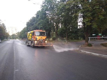 Полив дороги