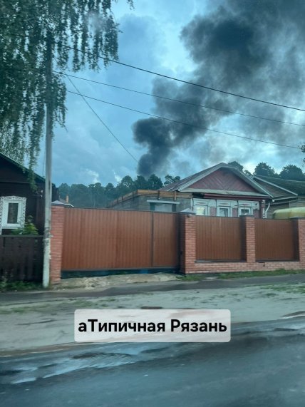 Дым после взрыва в Рязанской области РФ