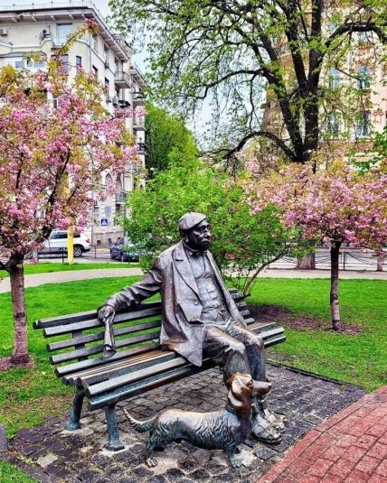 Сказочная сакура на площади Ивана Франко