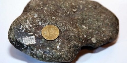 Ученые обнаружили камень с микрочипом
