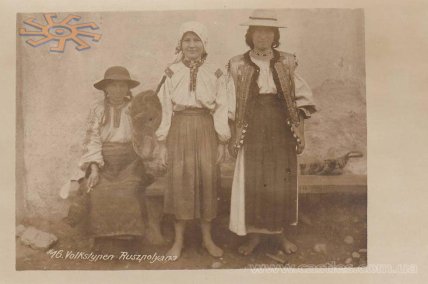 Местные жители с.Русское Поле на Закарпатье в 1917 году