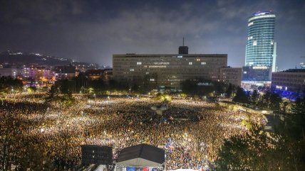 "Геть Фіцо, нехай їде до Росії". У Словаччині люди вийшли на протести (кадри)