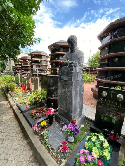 Могила Сергей Крутикова "Михея"