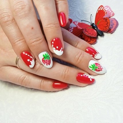 маникюр клубника