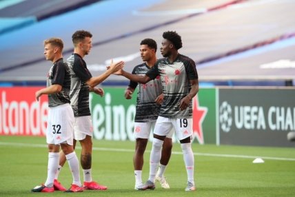 Футболисты Баварии перед матчем с Барселоной 14.08.20