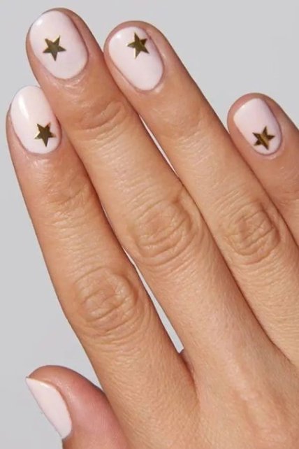 Маникюр на короткие ногти 2023