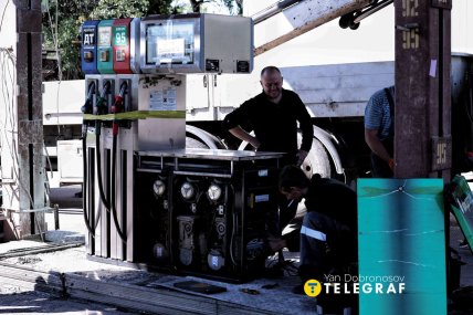 Люди намагаються жити, як раніше