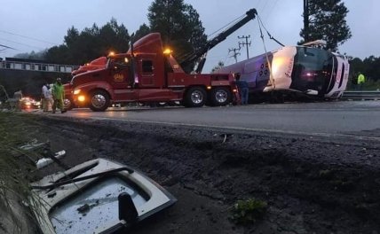 Автобус перевернулся в Мексике