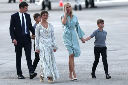 Иванка Трамп вместе с мужем и детьми