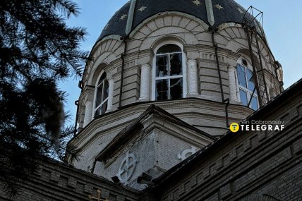 Росіяни навмисно цілять в храм у Дружківці