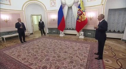 Путін та Орбан п'ють шампанське на відстані 5 метрів один від одного