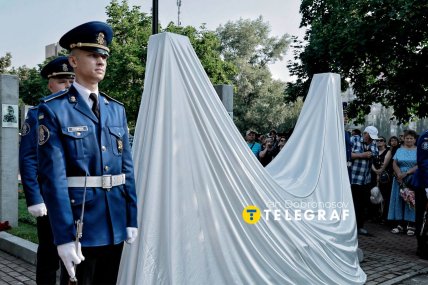 В Деснянском районе открыли Аллею Героев