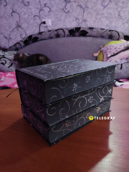 Книга Азраїла, Трон подоланих богів, Світанок проклятої королеви книги зрізи