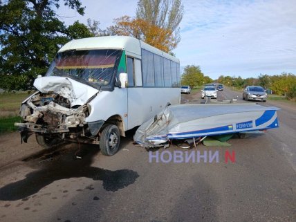Лодка влетела в автобус под Николаевом