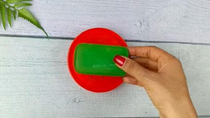 На крышку можно положить мыло